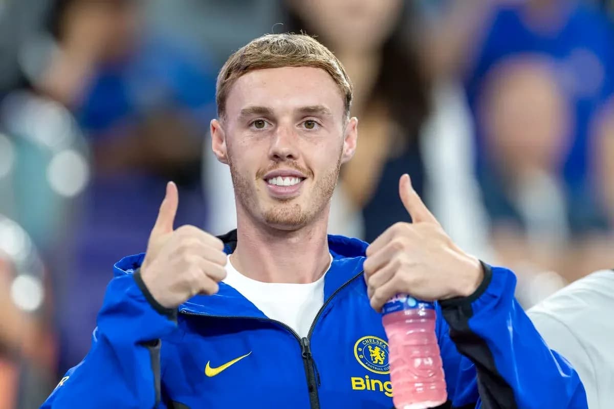 Joueur de Chelsea faisant un signe de pouce levé