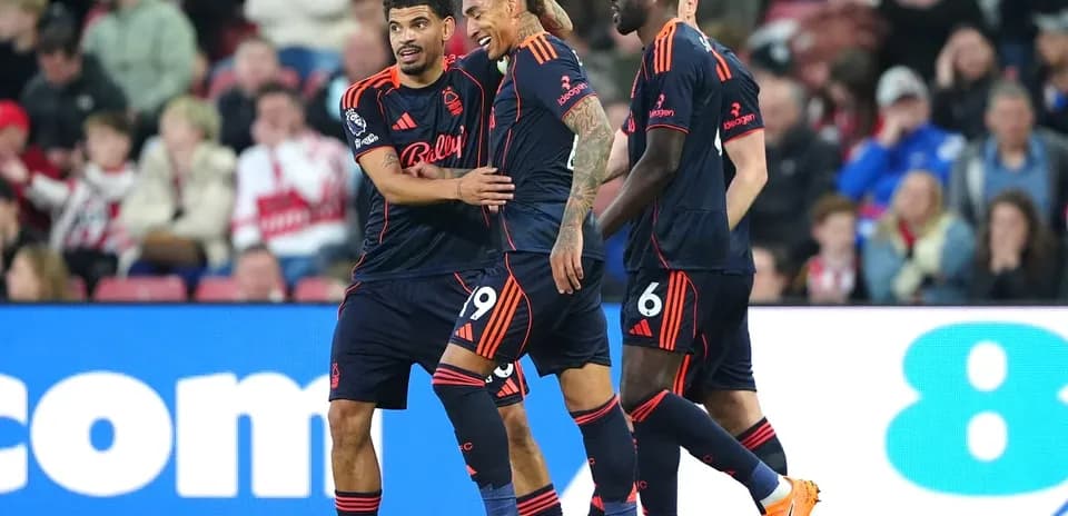 Joueurs de Nottingham Forest célébrant un but