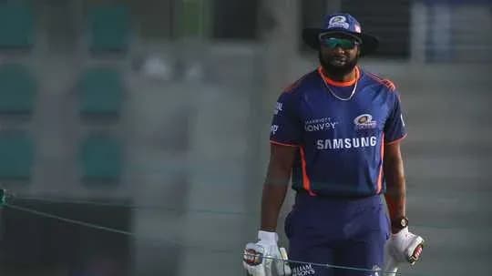 Joueur de cricket en uniforme des Mumbai Indians