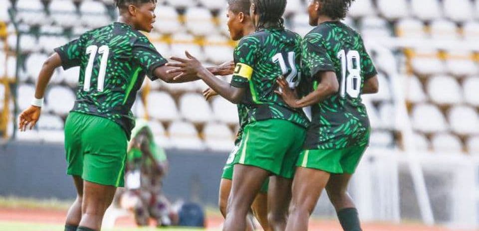 Joueuses célébrant un but sur le terrain