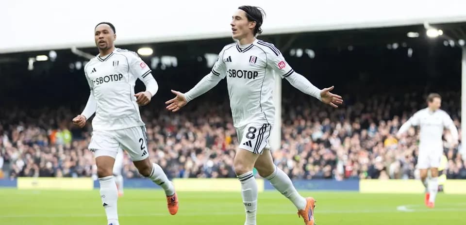 Joueurs de Fulham célébrant un but au stade