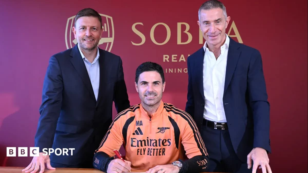 Mikel Arteta signant un contrat avec des dirigeants