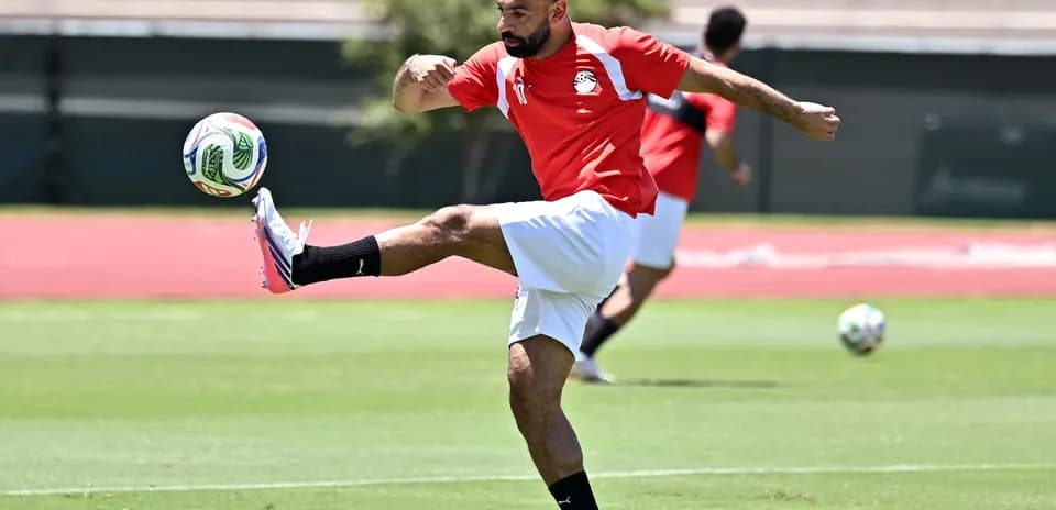 Joueur égyptien s'entraînant au football