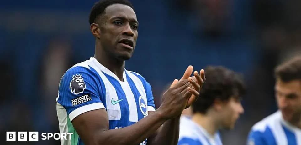 Joueur de Brighton applaudissant après le match