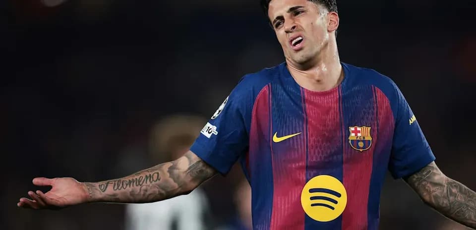 Joueur de Barcelone exprimant sa frustration sur le terrain
