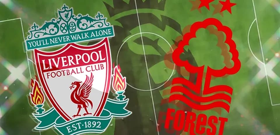 Logos de Liverpool et Nottingham Forest sur terrain