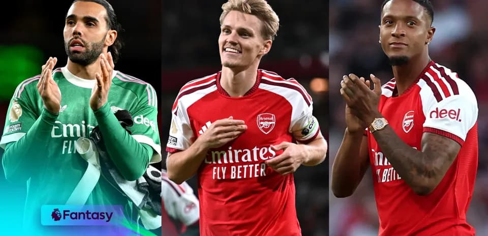 Trois joueurs d'Arsenal applaudissant après le match