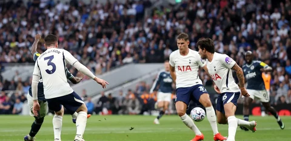 Joueurs de Tottenham en action lors du match
