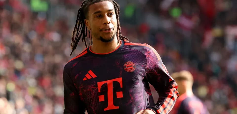 Joueur de Bayern Munich en tenue d'échauffement