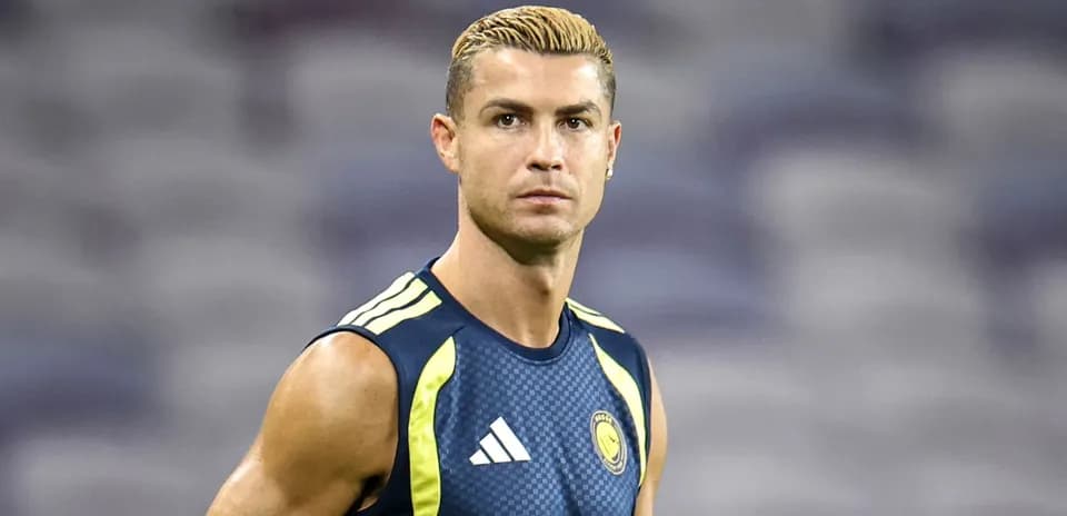 Joueur en tenue d'entraînement sur le terrain