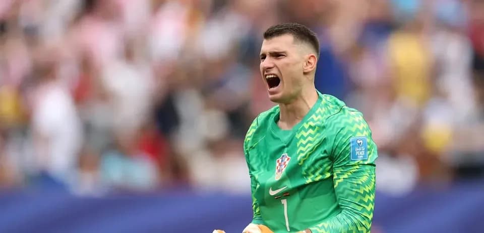 Gardien croate célébrant un arrêt lors du match
