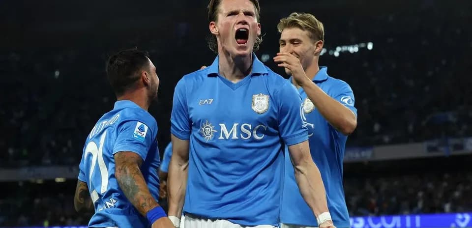 Joueurs de Naples célébrant un but