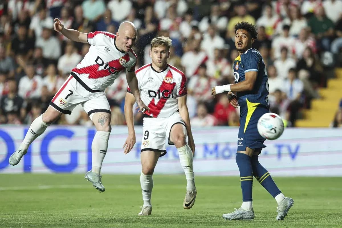 Joueurs de Rayo Vallecano en action