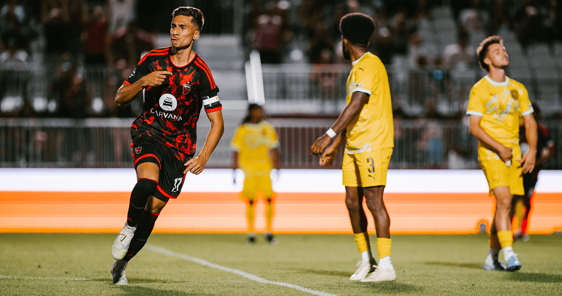 Joueur célébrant un but pendant le match