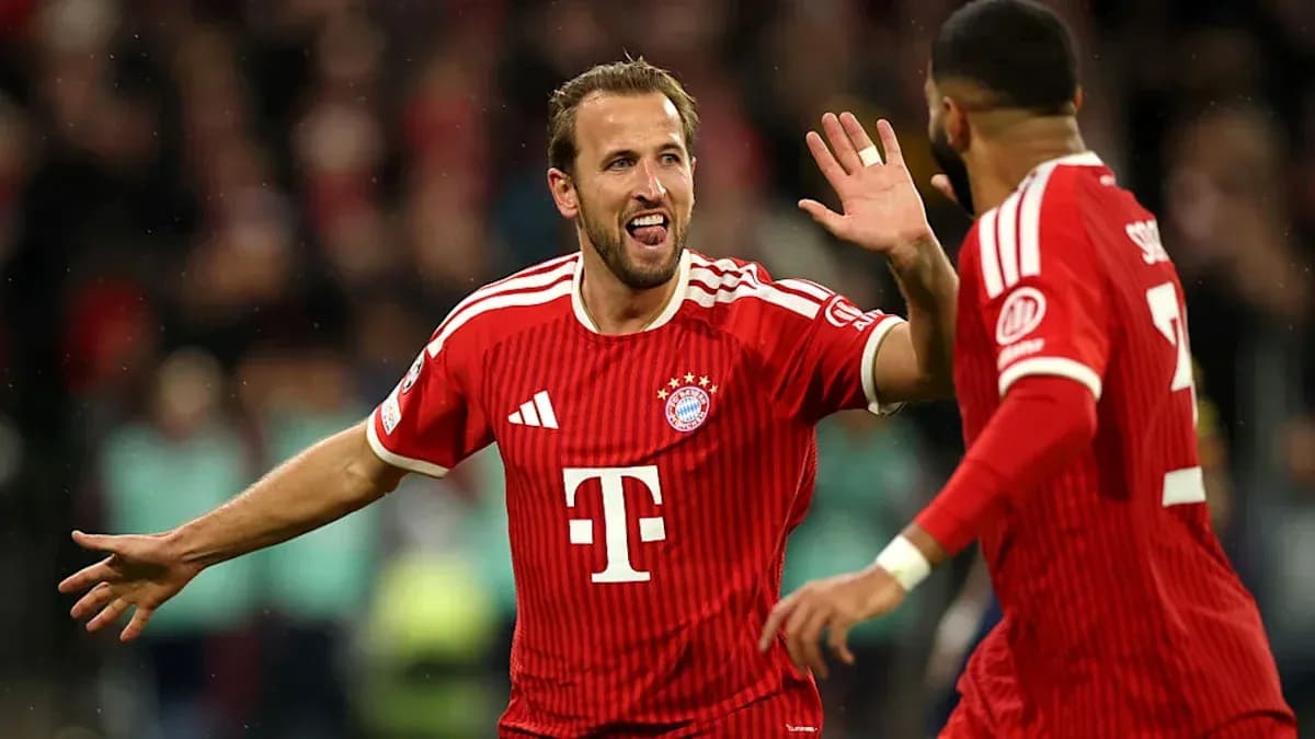 Joueurs de Bayern célébrant un but ensemble