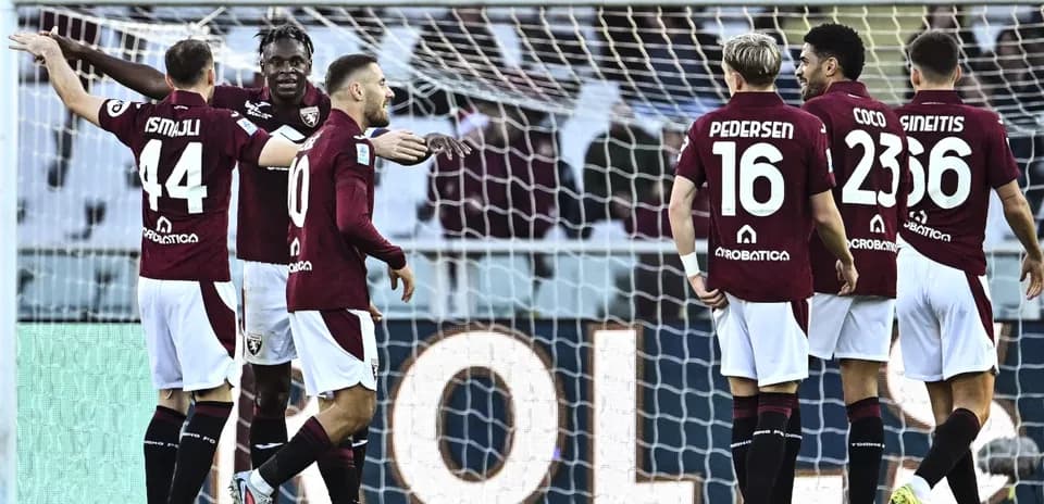 Joueurs de Torino célébrant un but
