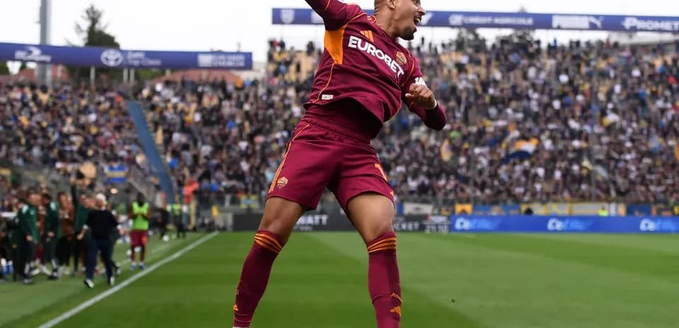 Un joueur de l'AS Roma célèbre un but