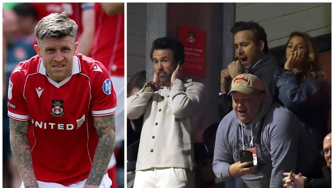 Joueur de Wrexham et spectateurs réagissant au match