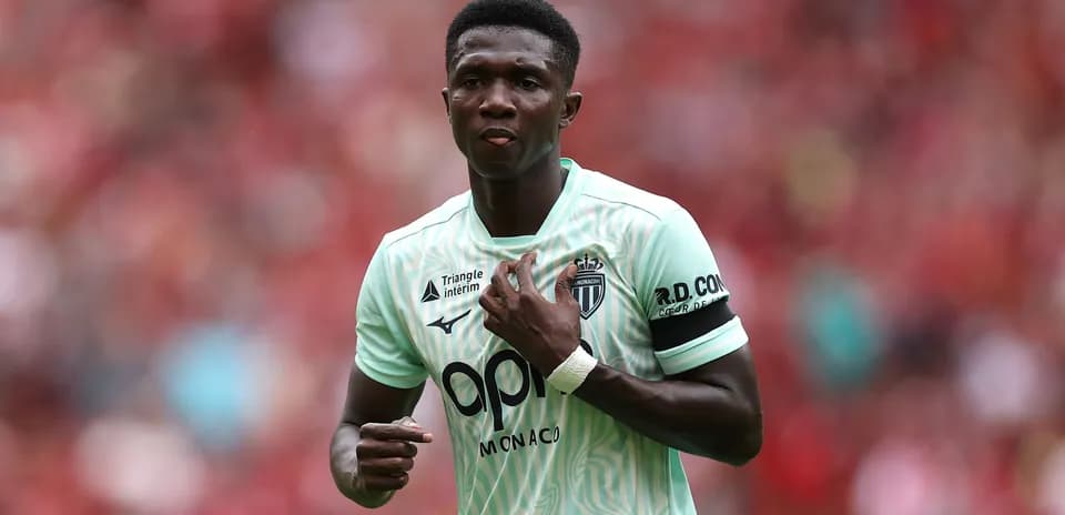Joueur de l'AS Monaco sur le terrain de jeu