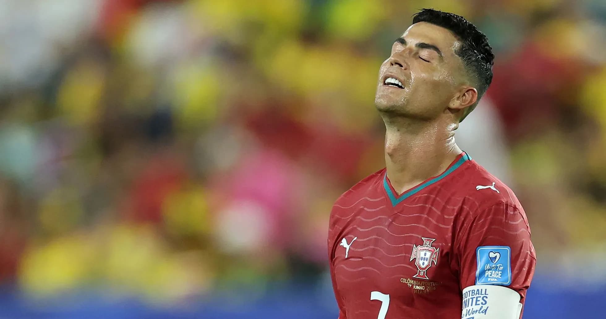 Joueur portugais déçu pendant un match de football