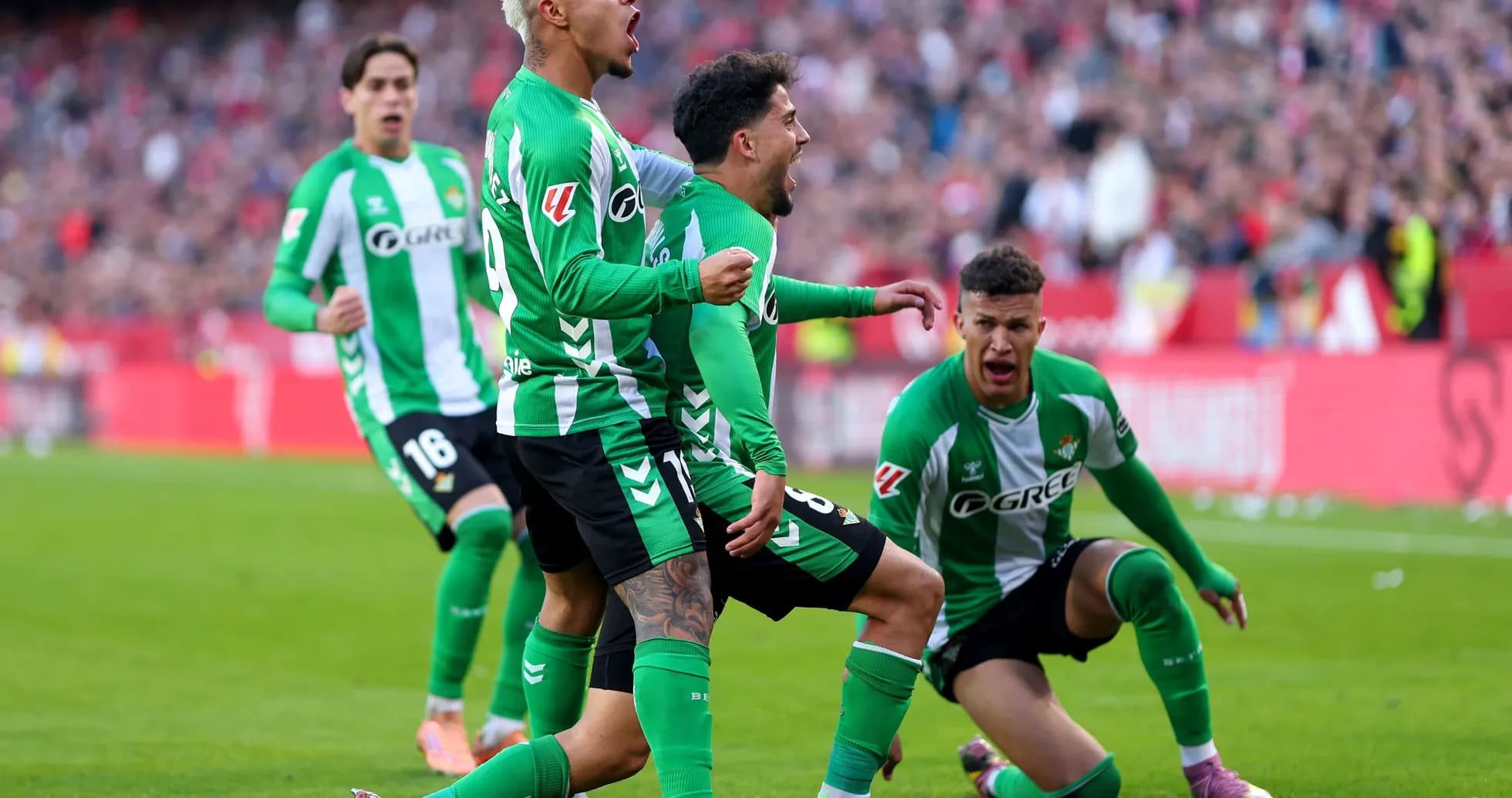 Joueurs de Real Betis célébrant un but