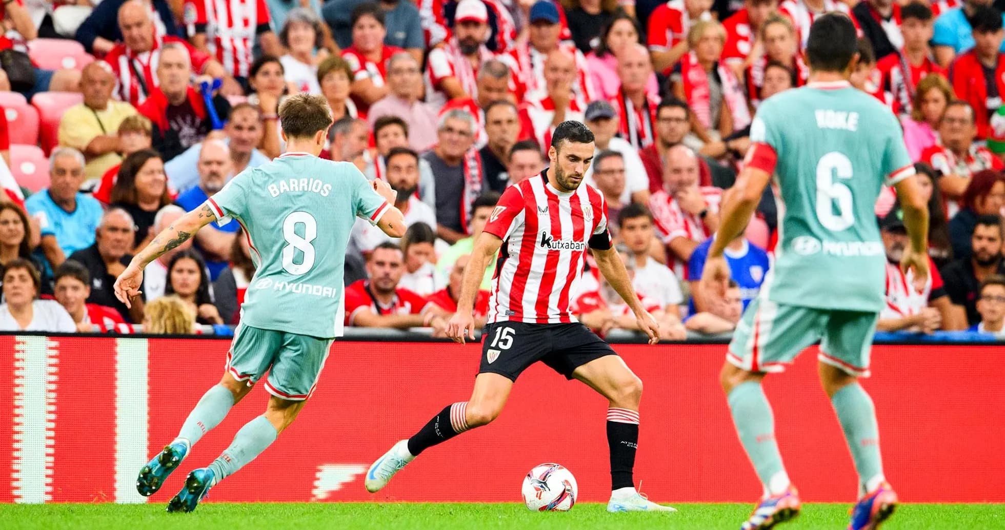 Joueurs d'Athletic Club en action pendant le match