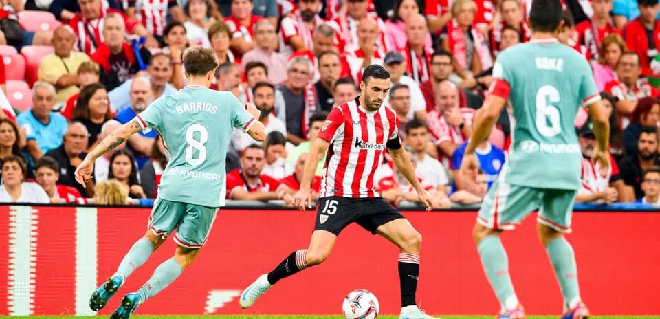Joueurs d'Athletic Club en action pendant le match