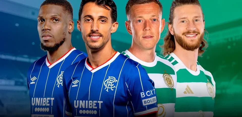 Quatre joueurs de football en maillots de clubs écossais