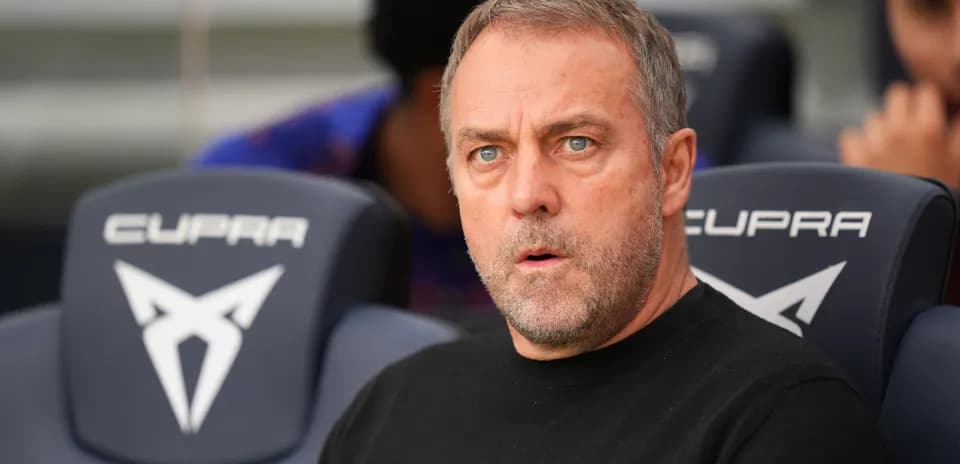 Entraîneur sur le banc pendant un match