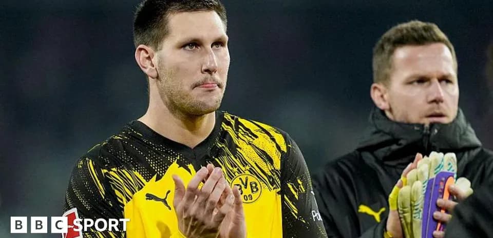 Joueur applaudissant après un match avec coéquipier