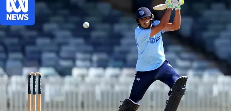 Batteur frappant une balle lors d'un entraînement de cricket