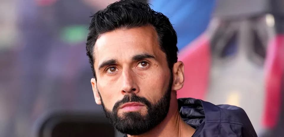 Joueur sur le banc, regardant le match