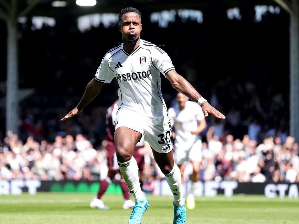 Joueur de Fulham célébrant un but