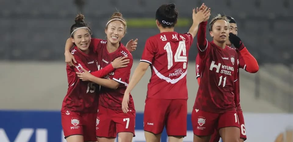Joueuses célébrant un but lors du match