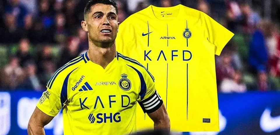 Joueur en maillot jaune de Al Nassr sur le terrain