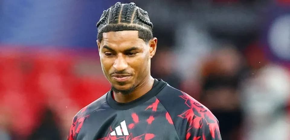 Joueur en tenue d'entraînement avant le match