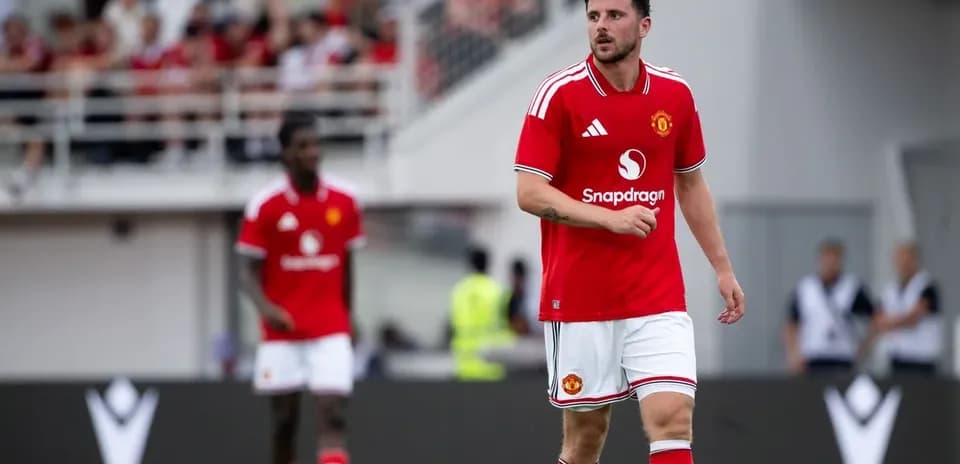 Joueur de Manchester United marchant sur le terrain