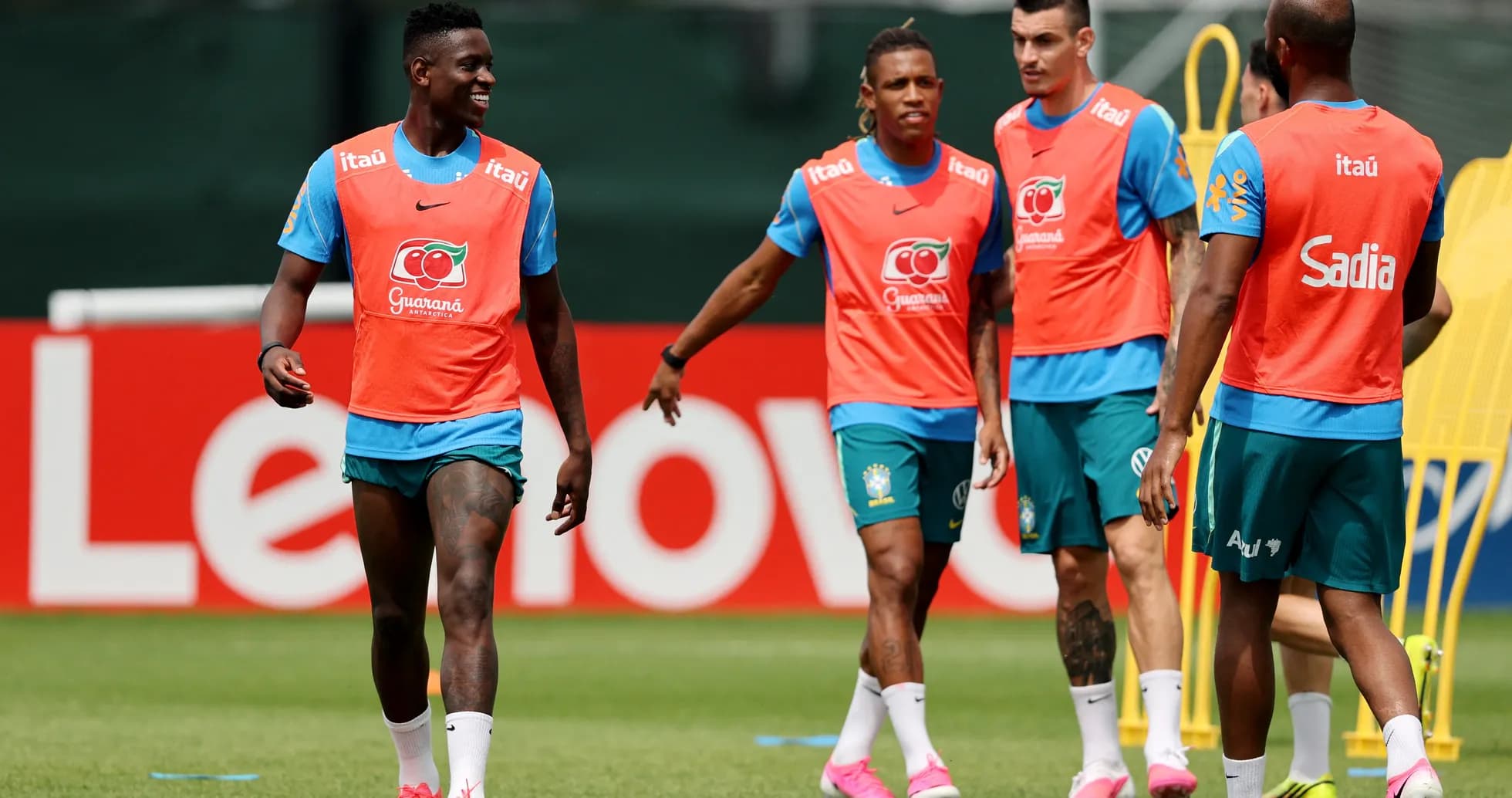 Joueurs brésiliens s'entraînant avant le match