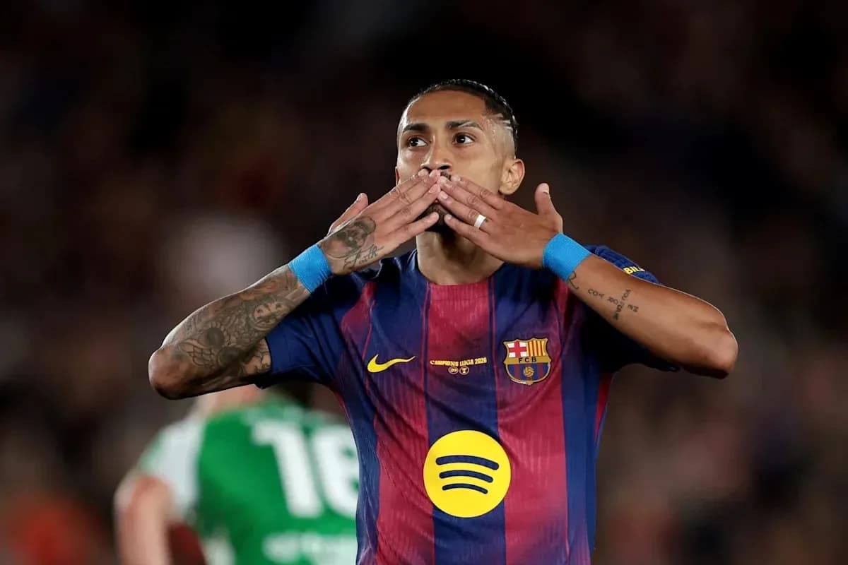 Joueur du FC Barcelone saluant les supporters