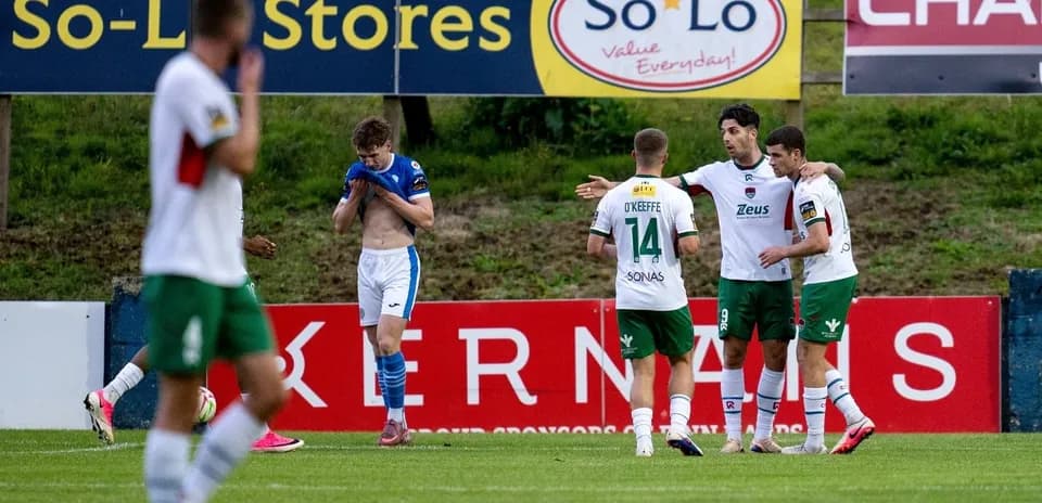 Joueurs se congratulant après un but marqué
