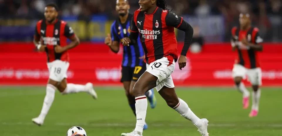 Joueur dribblant le ballon lors d'un match