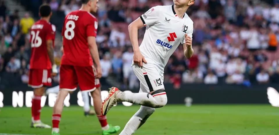 Joueur célébrant un but lors du match