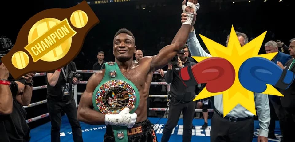 Boxeur célébrant avec ceinture de champion après victoire