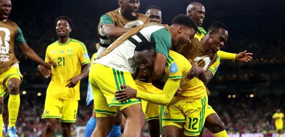Joueurs sud-africains célébrant un but ensemble