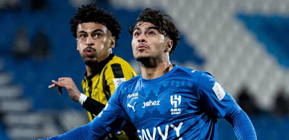 Joueurs en action lors d'un match de football