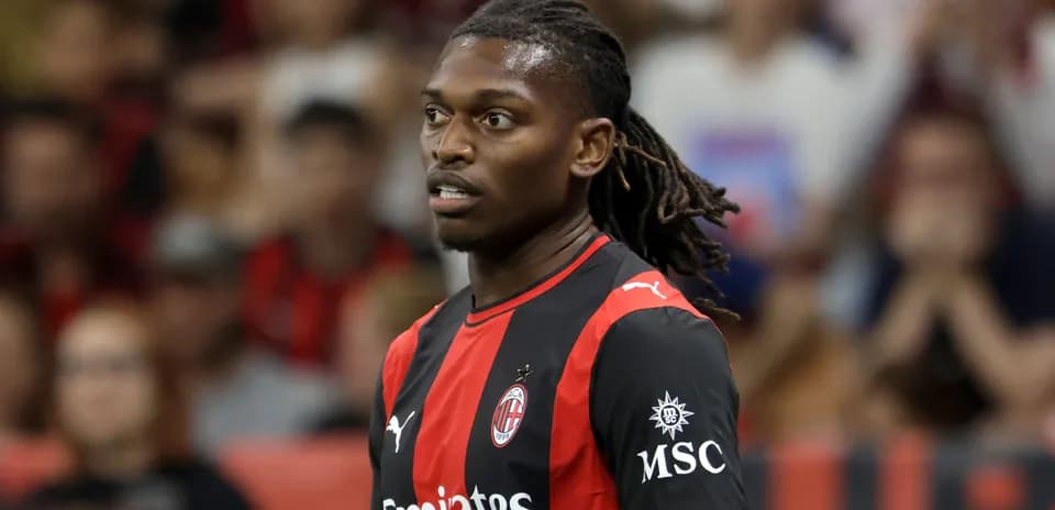 Joueur de l'AC Milan sur le terrain de jeu
