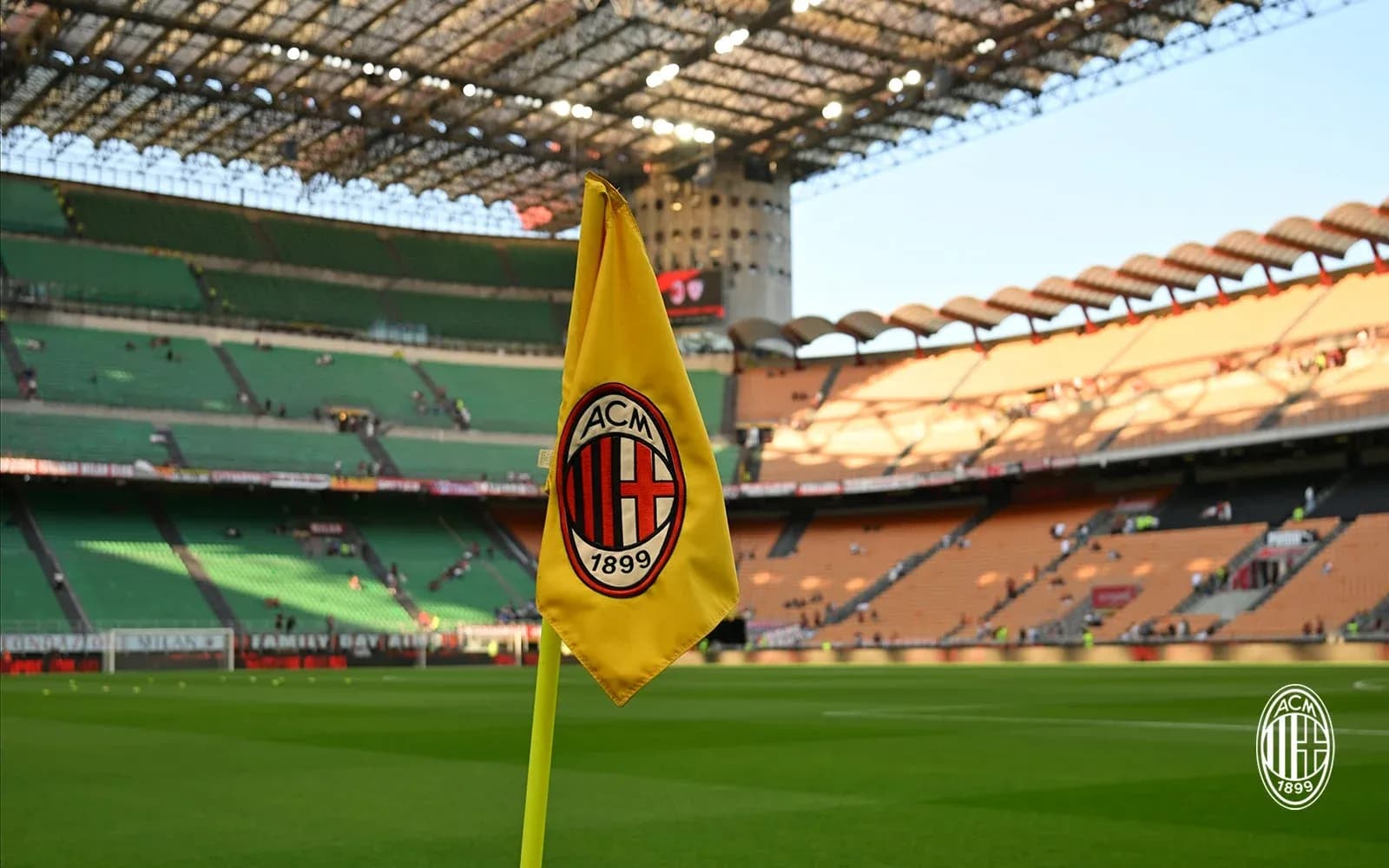 Coin de terrain avec le logo de l'AC Milan