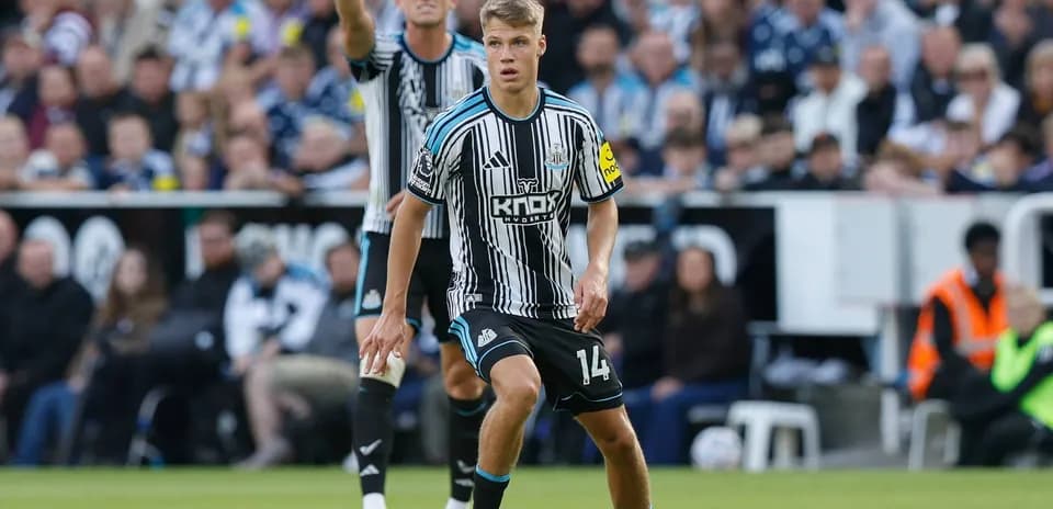 Joueur de Newcastle United en action sur le terrain