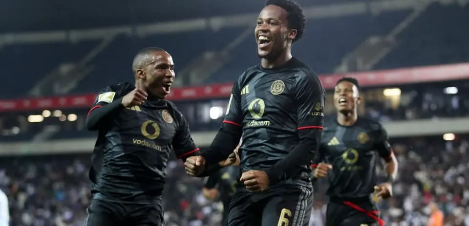 Joueurs de l'Orlando Pirates célébrant un but