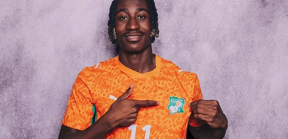 Joueur portant le maillot de la Côte d'Ivoire